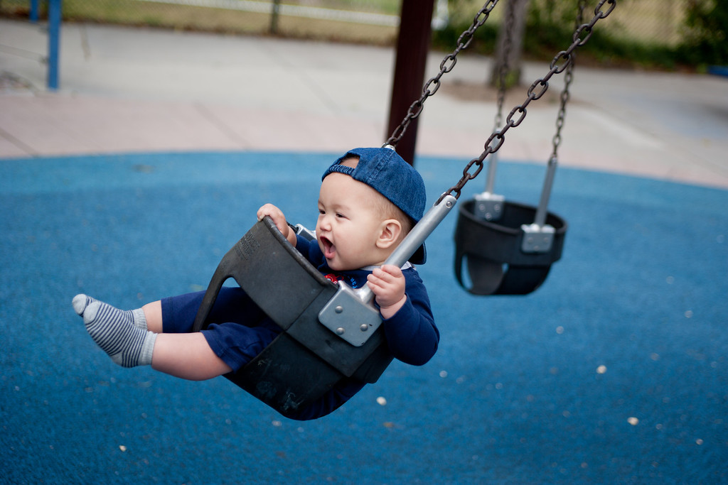 IMAGE: http://mrigsby.smugmug.com/Family/Zane-Extreme-Swinging/G7F2266/877803907_ZYs3q-XL.jpg