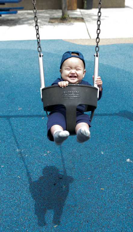 IMAGE: http://mrigsby.smugmug.com/Family/Zane-Extreme-Swinging/G7F2353/877806545_SggxR-XL.jpg